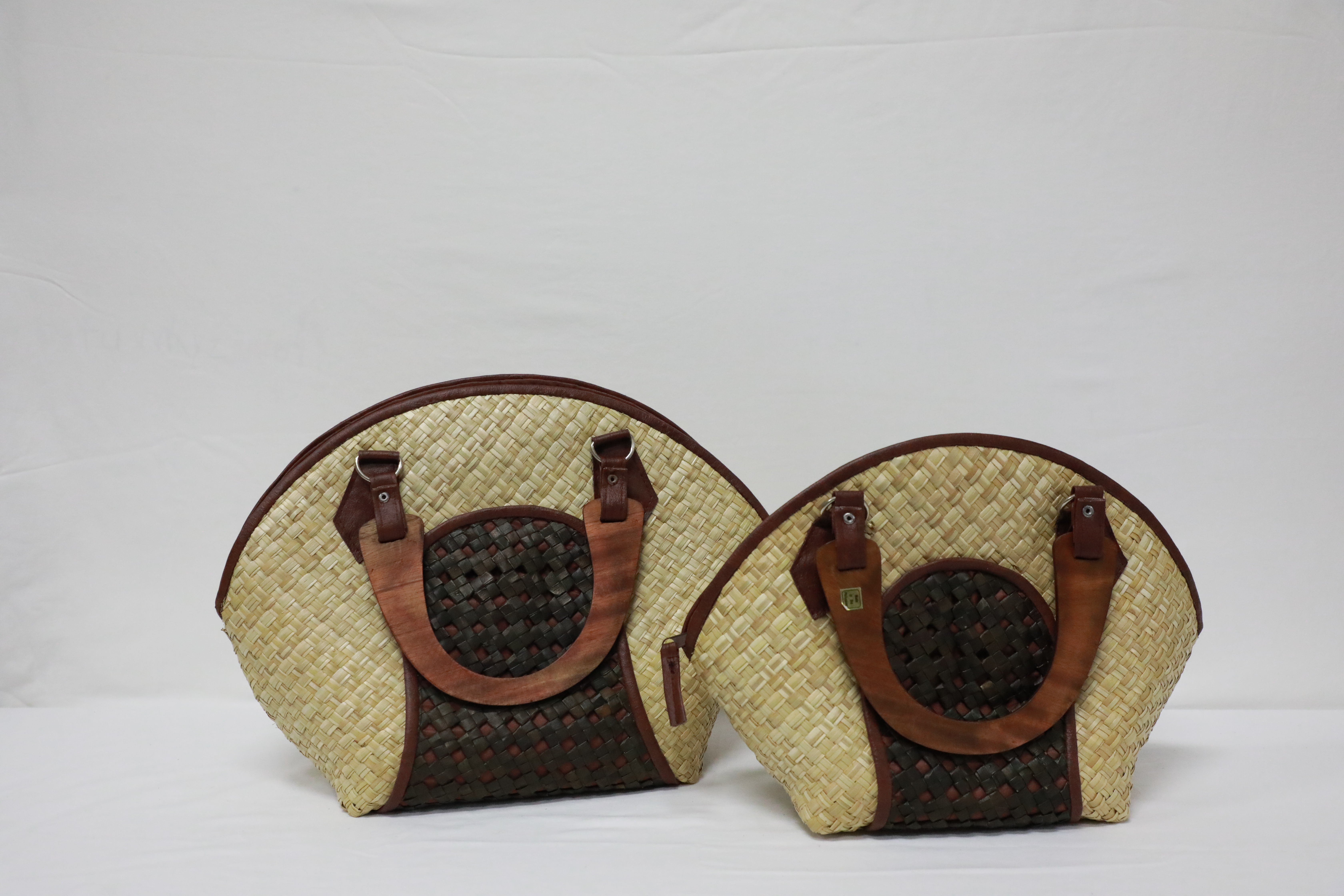 Lauhala Alma(Lrg. 16x12x4/Sml.14x10x4)